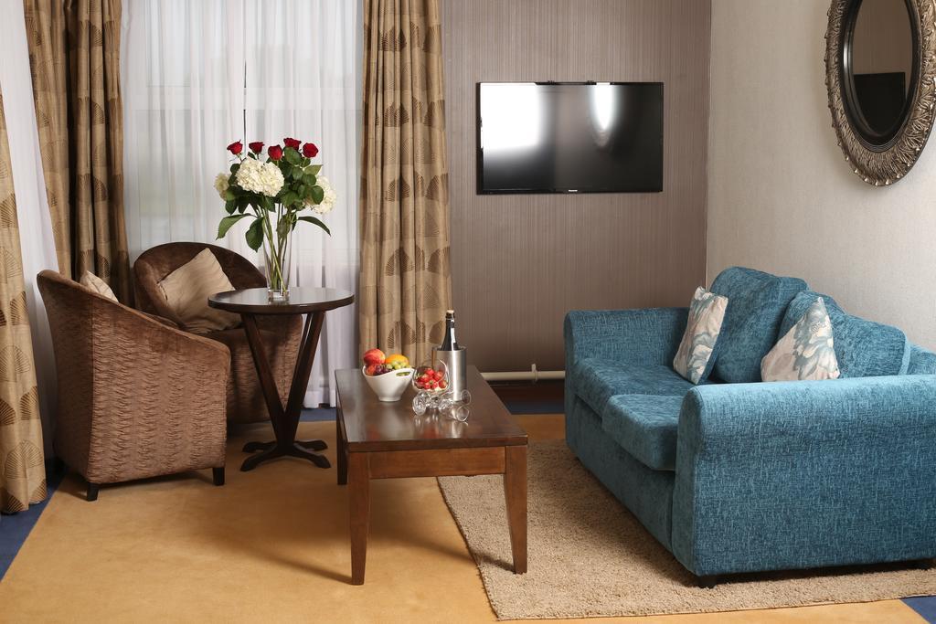 Auburn Lodge Hotel & Leisure Centre Ennis Dış mekan fotoğraf